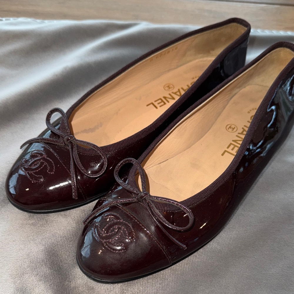 CHANEL Women's Dark Burgundy patent leather Flats